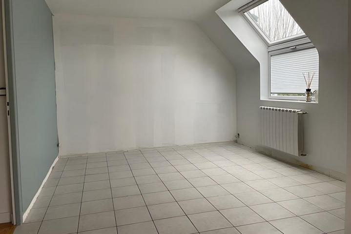 Revêtement de sol alliant robustesse, élégance et praticité.