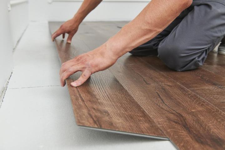 Pose de parquet, Mayenne